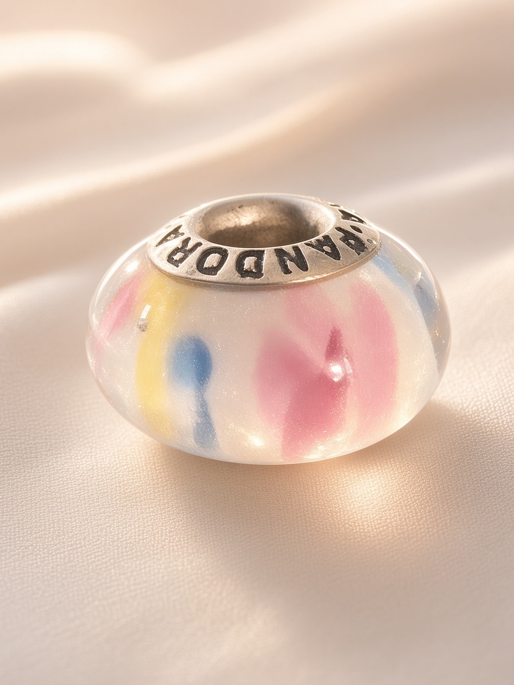 New Pandora Charm ☀️💛💙❤️
New • Murano Glass • Made in Thailand
Inside it lives